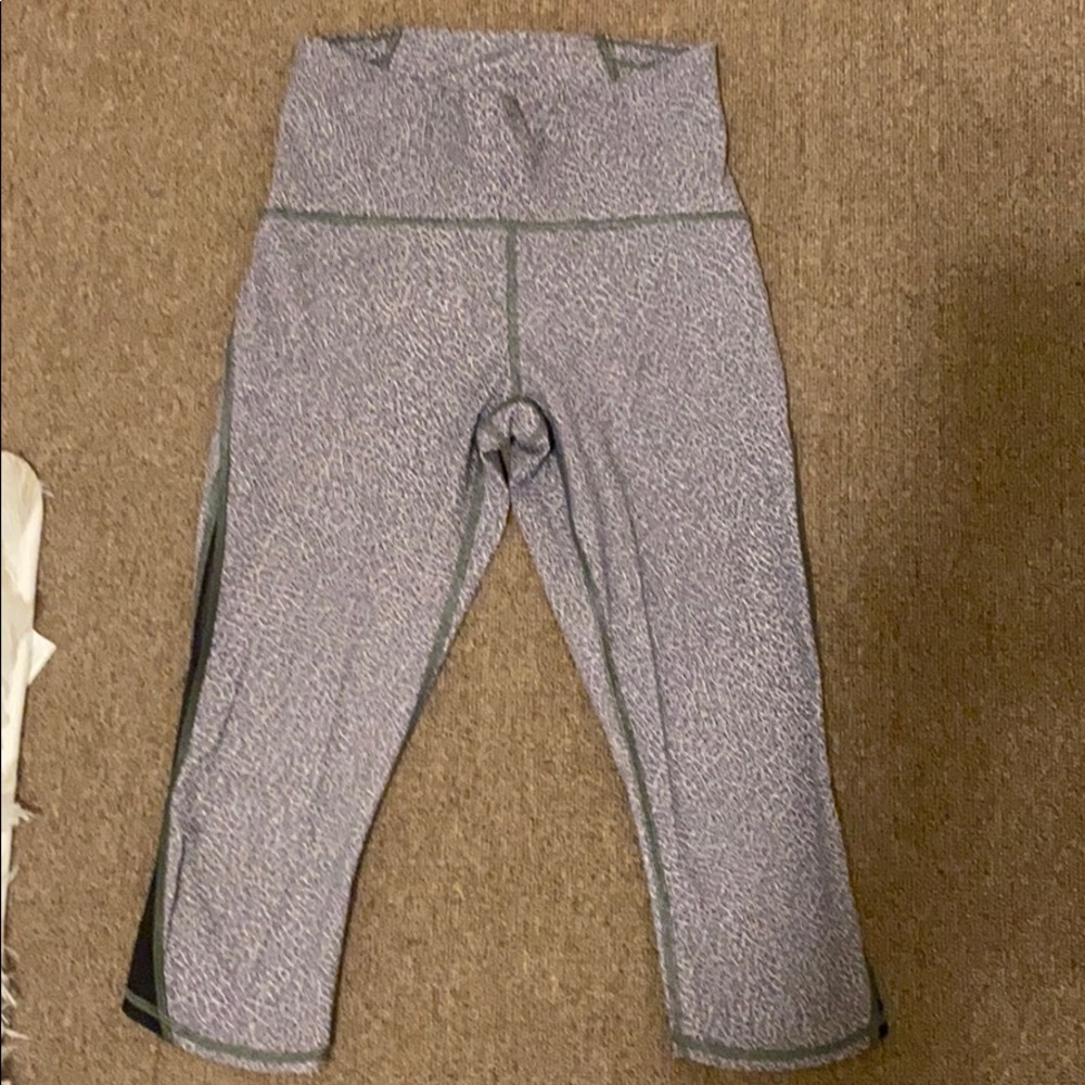 LULULEMON CROPPED LEGGINGS